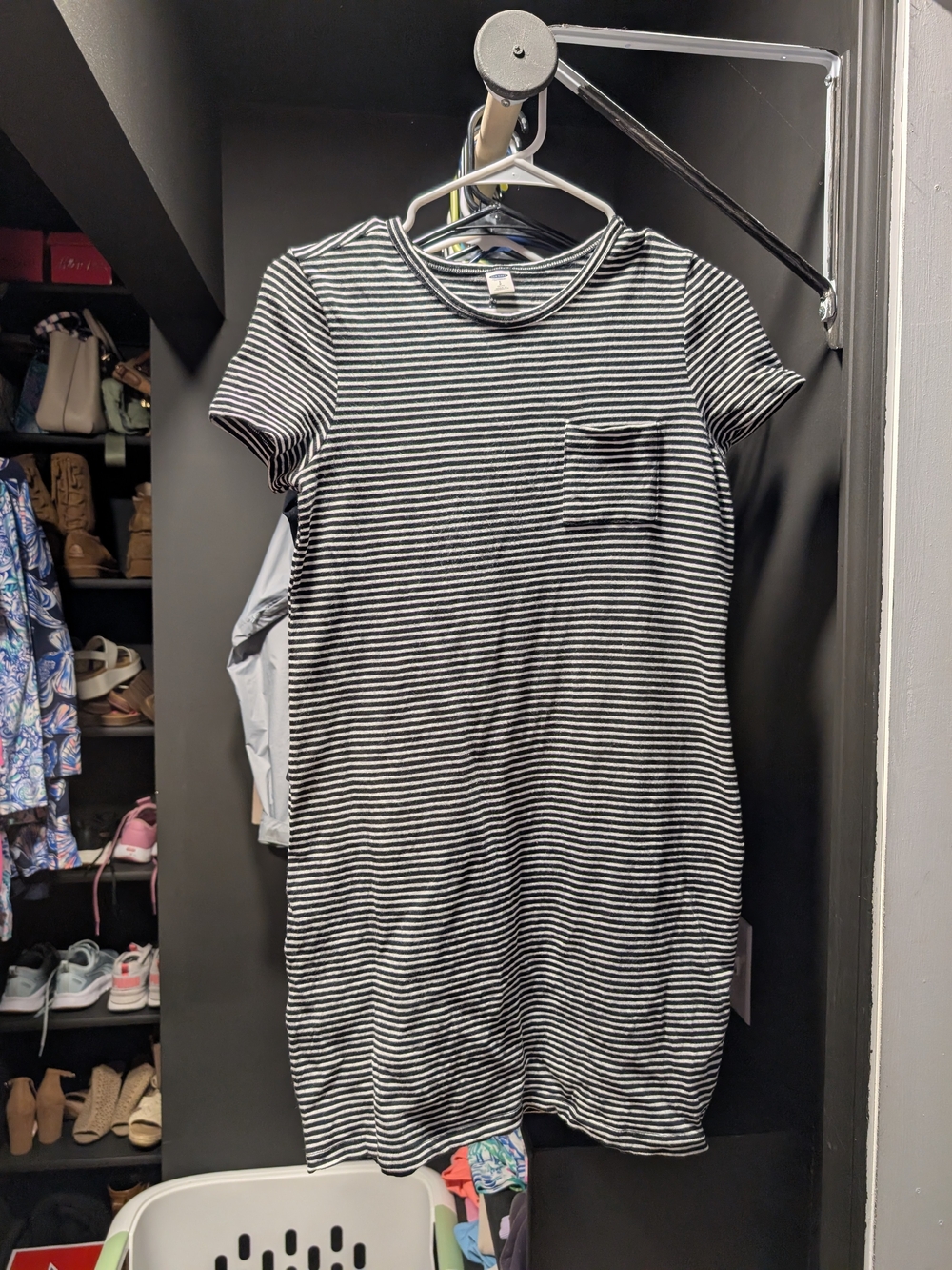 Old Navy Black and White Striped T-Shirt Dress with Pocket size small